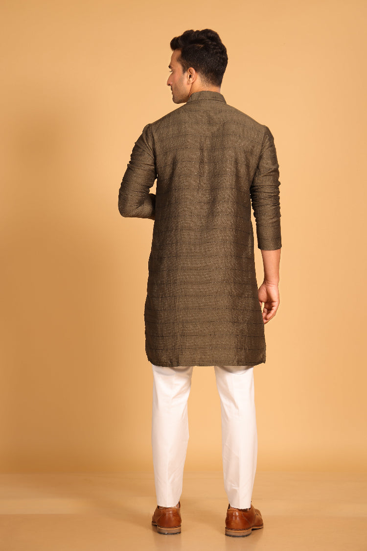 This Mehendi Green kurta combines subtle elegance with intricate detailing. Made from a soft, smooth viscose blend, this charcoal gray kurta offers a soft and smooth feel that is gentle on the skin. The intricate all-over threadwork adds texture and detail to the classic design, making it an excellent choice for both formal and festive occasions. The kurta features a mandarin collar and a front placket with meenakari metal buttons, bringing a refined touch to its sleek silhouette.